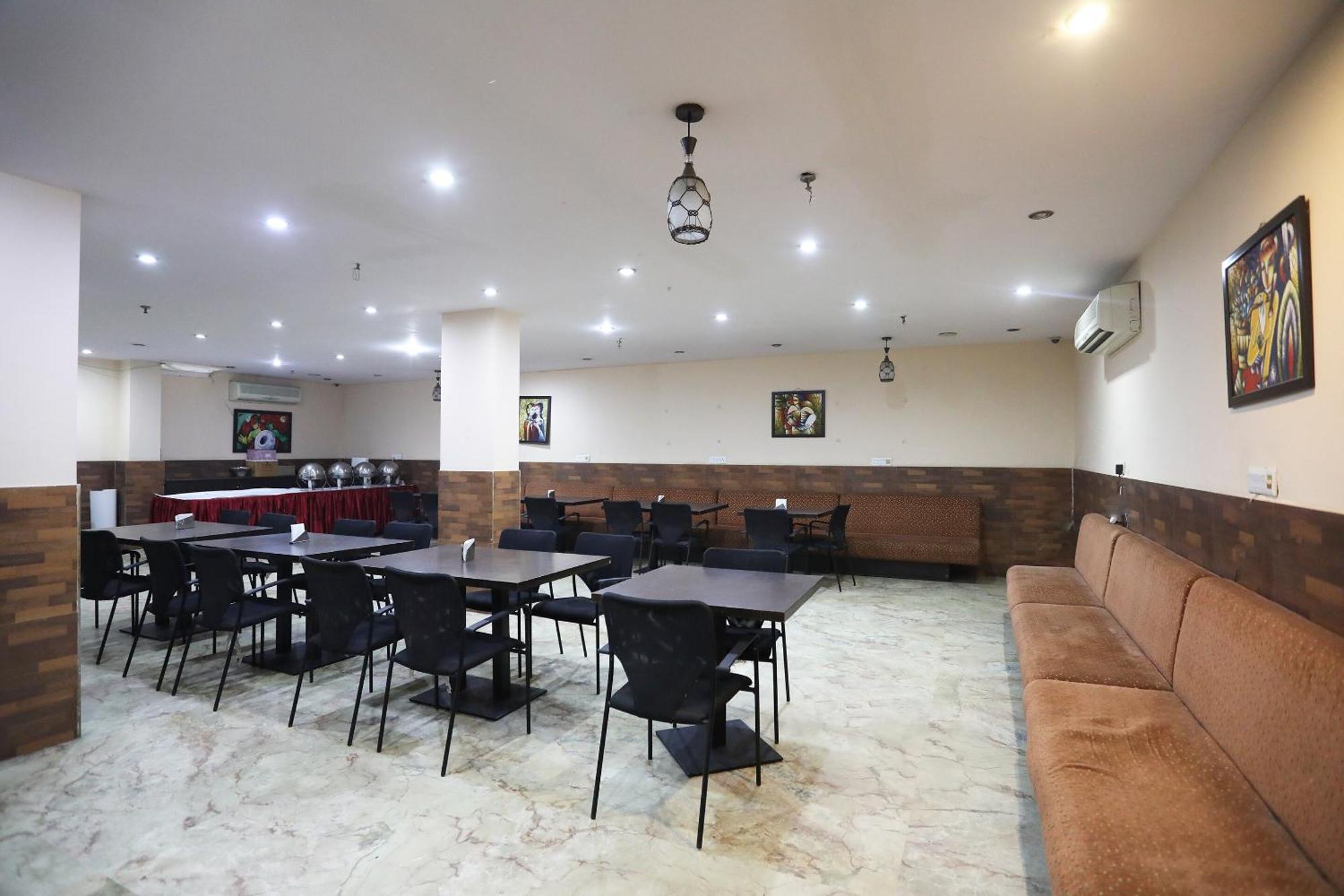 Oyo Hotel Vedas Heritage Дели Экстерьер фото