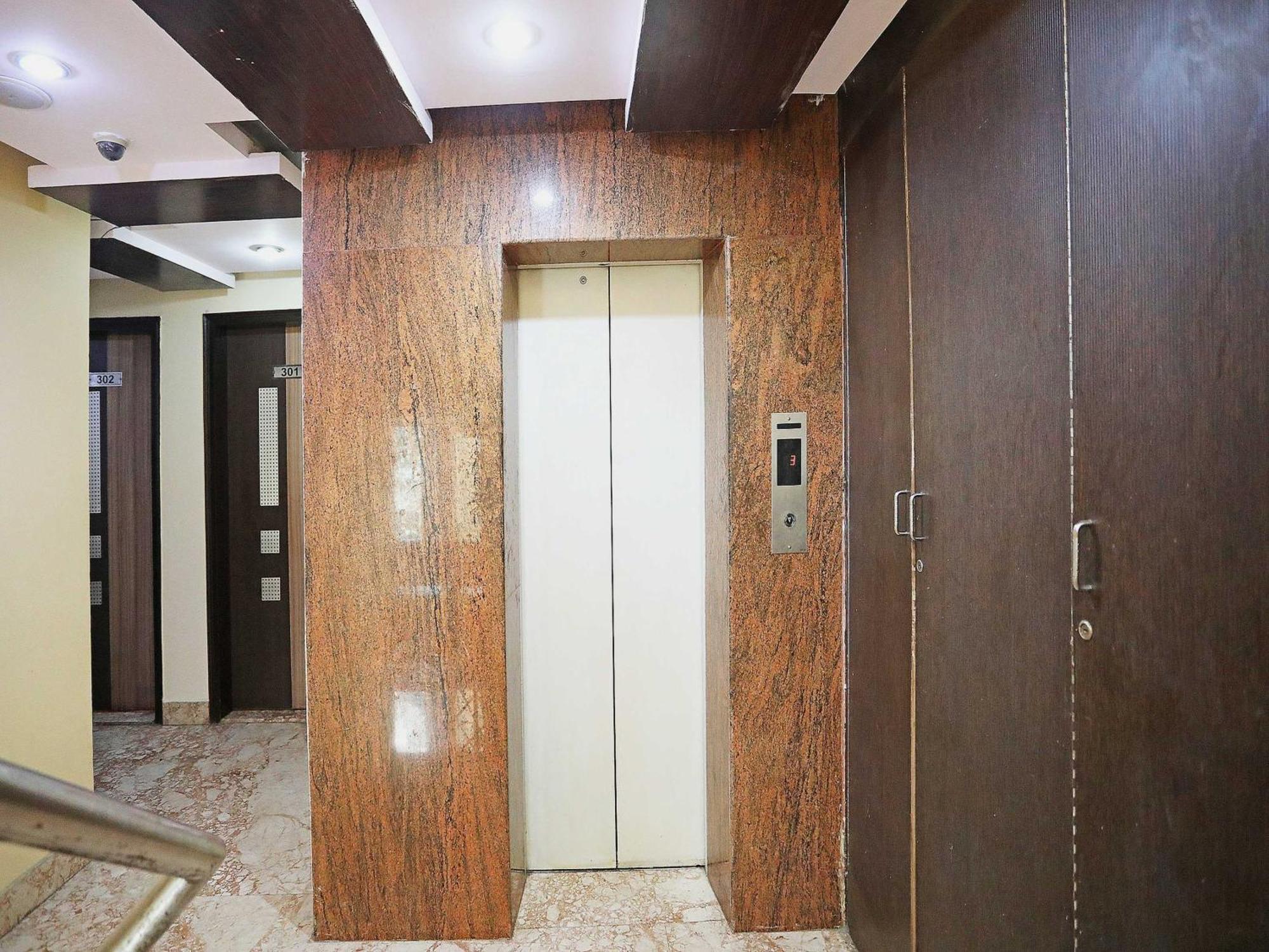 Oyo Hotel Vedas Heritage Дели Экстерьер фото