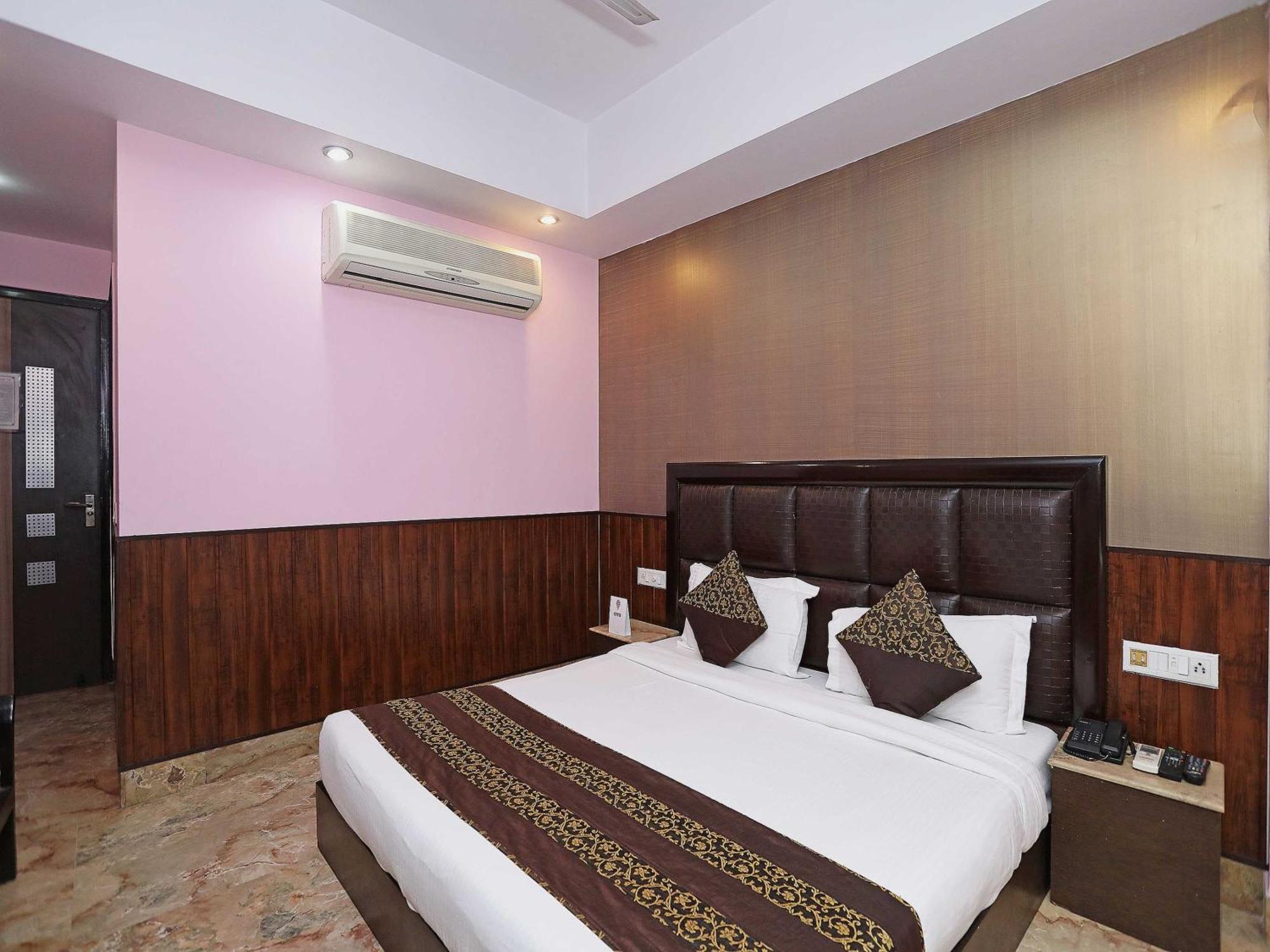 Oyo Hotel Vedas Heritage Дели Экстерьер фото