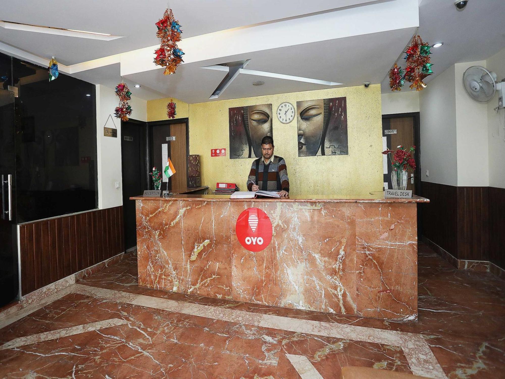 Oyo Hotel Vedas Heritage Дели Экстерьер фото