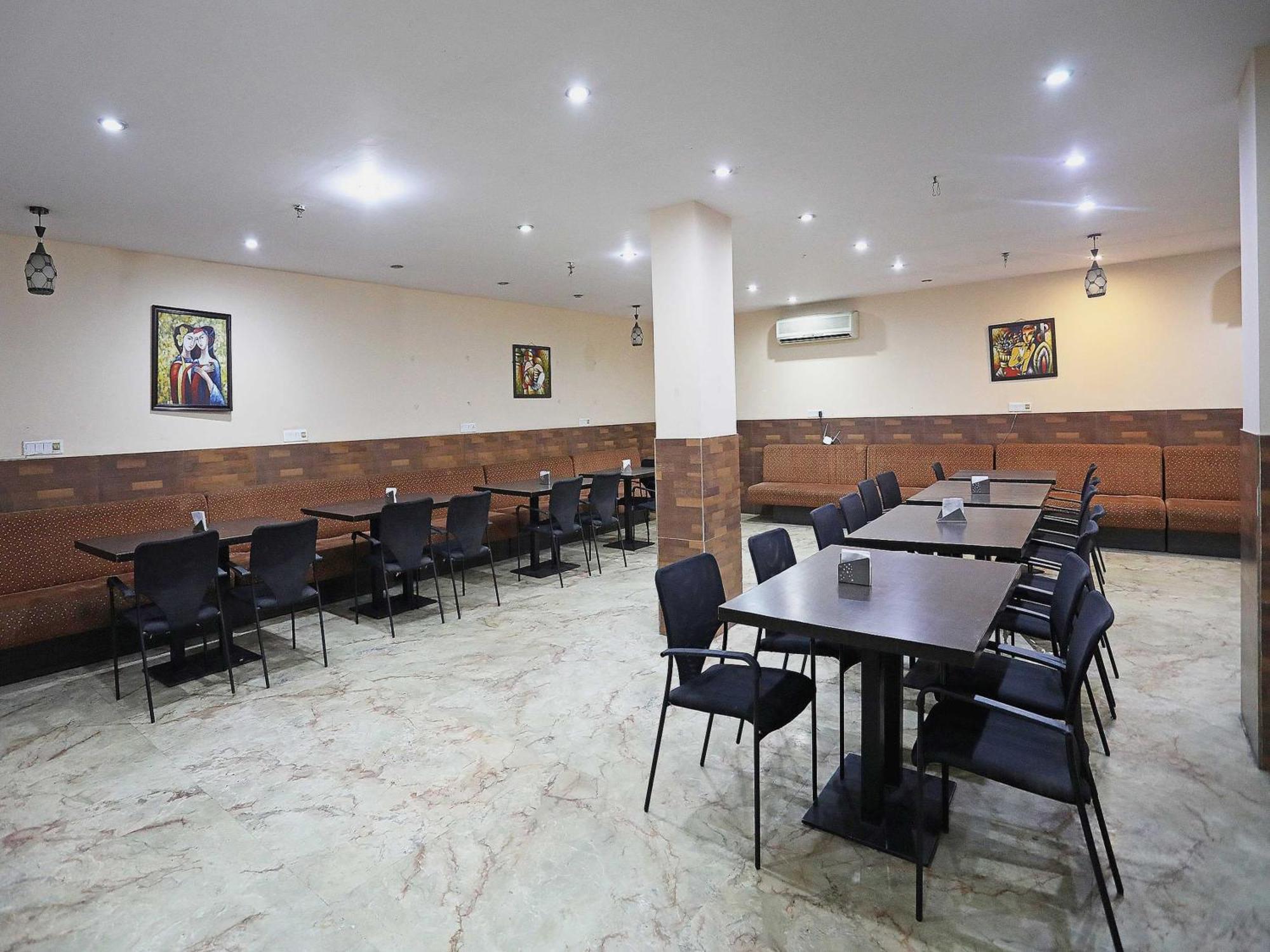 Oyo Hotel Vedas Heritage Дели Экстерьер фото