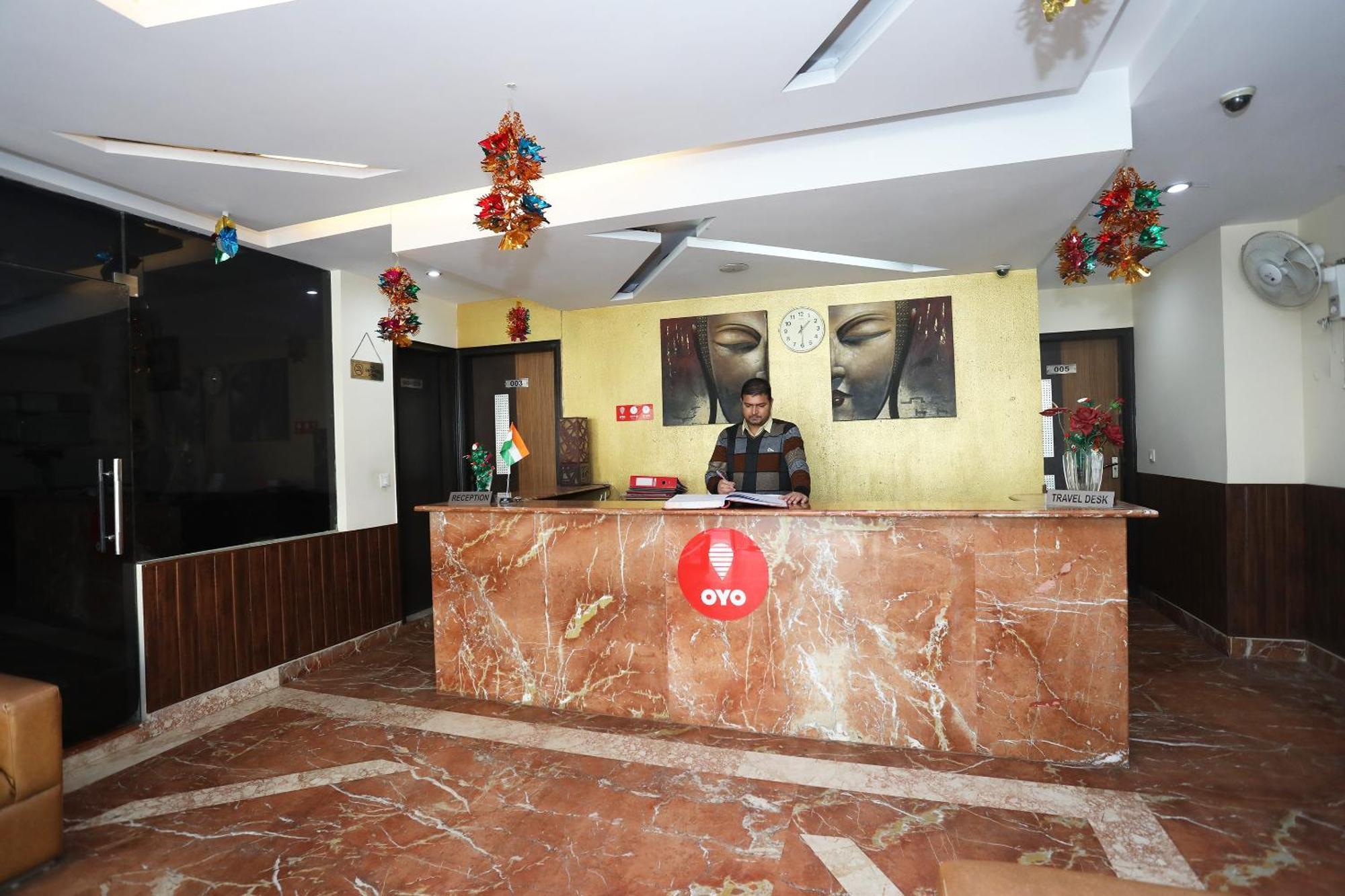 Oyo Hotel Vedas Heritage Дели Экстерьер фото