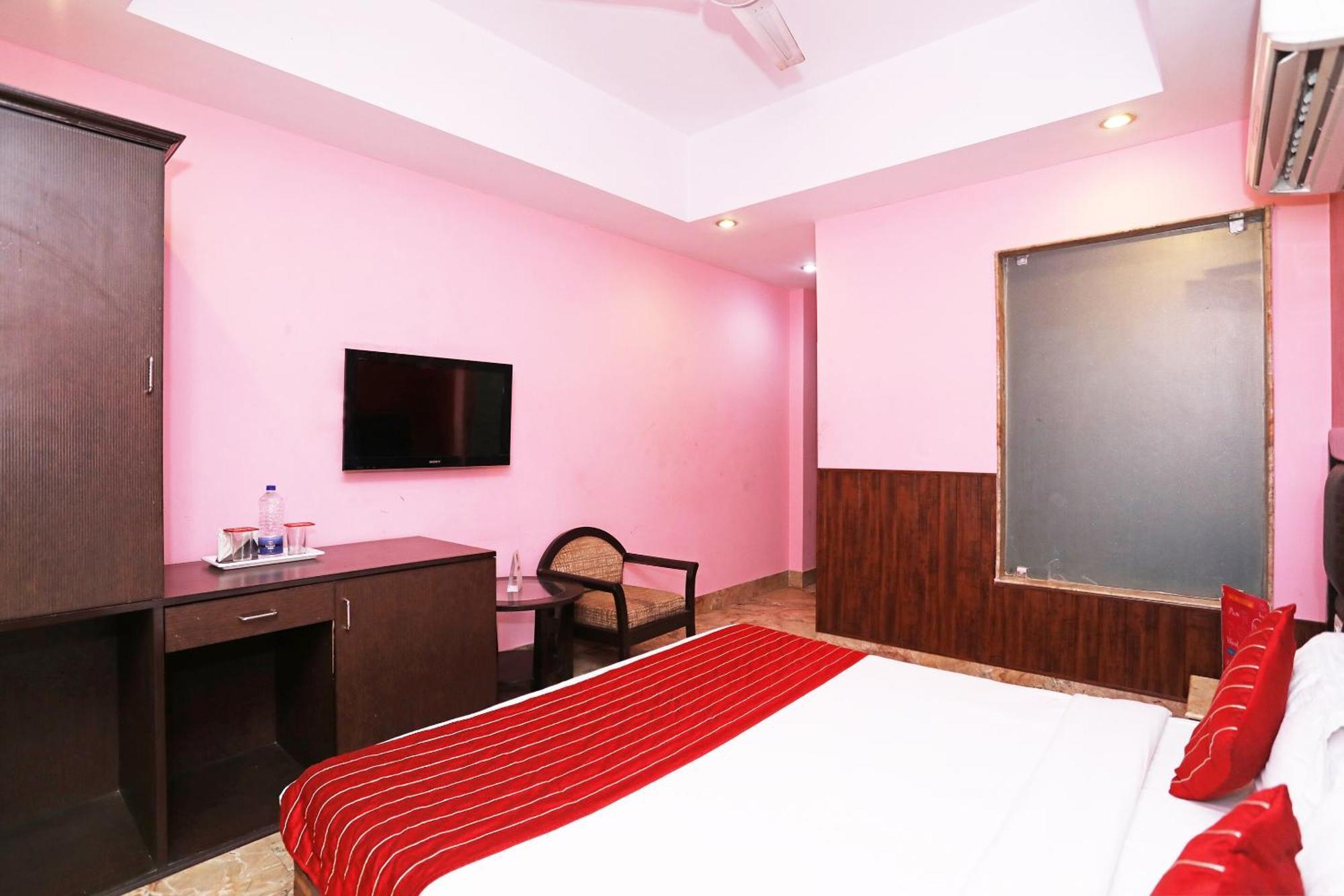 Oyo Hotel Vedas Heritage Дели Экстерьер фото