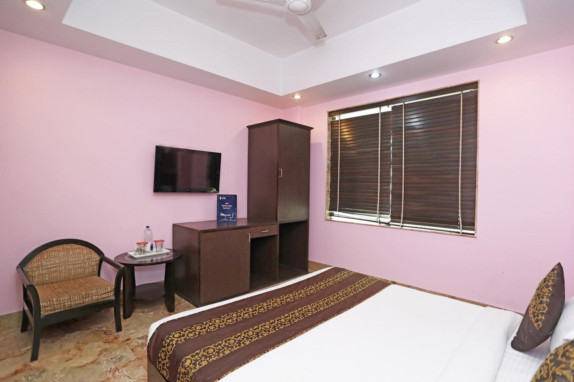 Oyo Hotel Vedas Heritage Дели Экстерьер фото