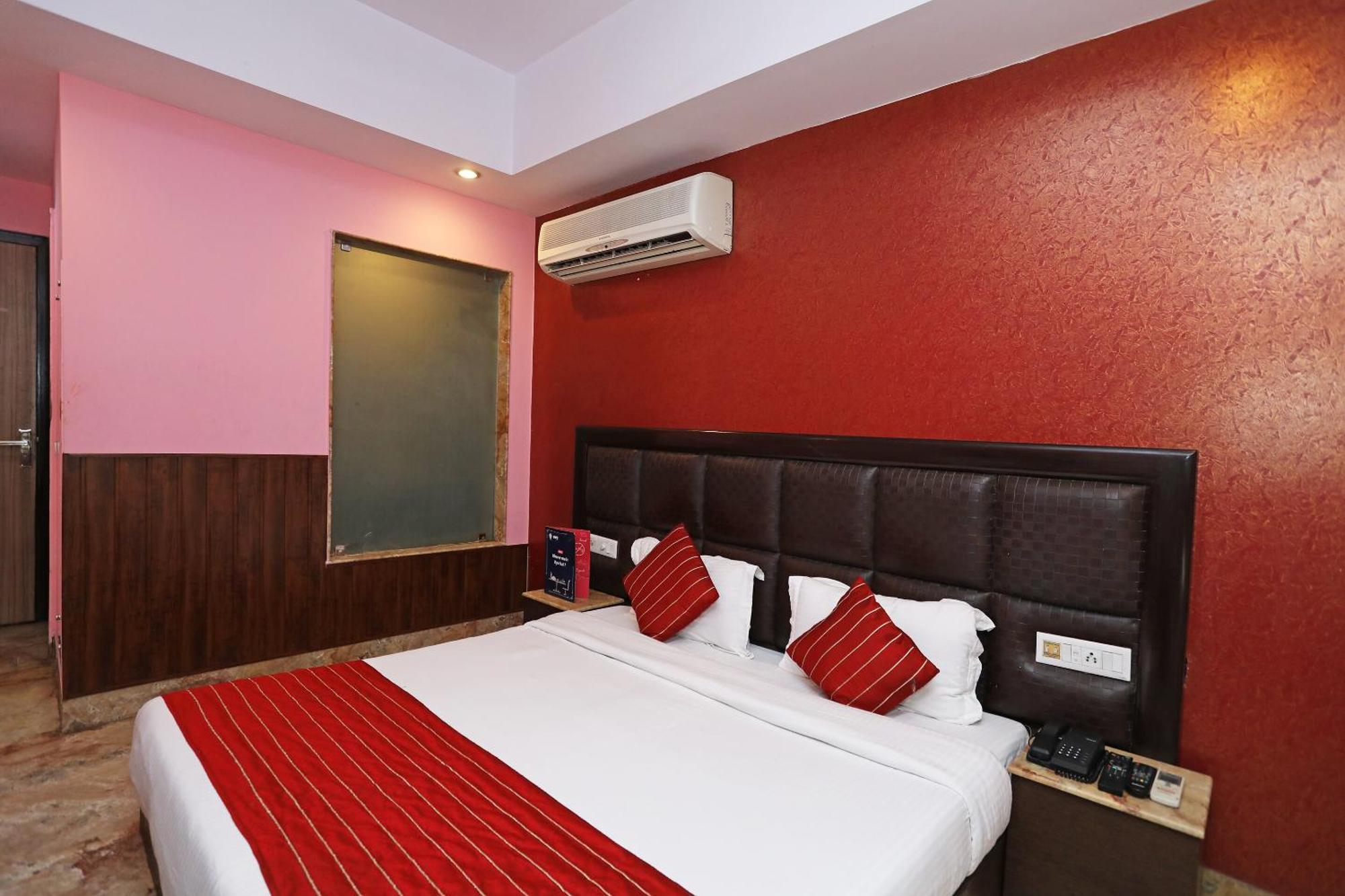 Oyo Hotel Vedas Heritage Дели Экстерьер фото