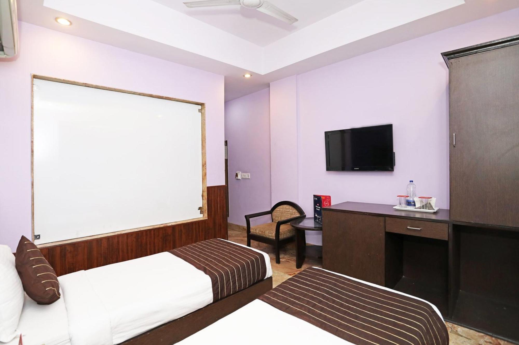 Oyo Hotel Vedas Heritage Дели Экстерьер фото